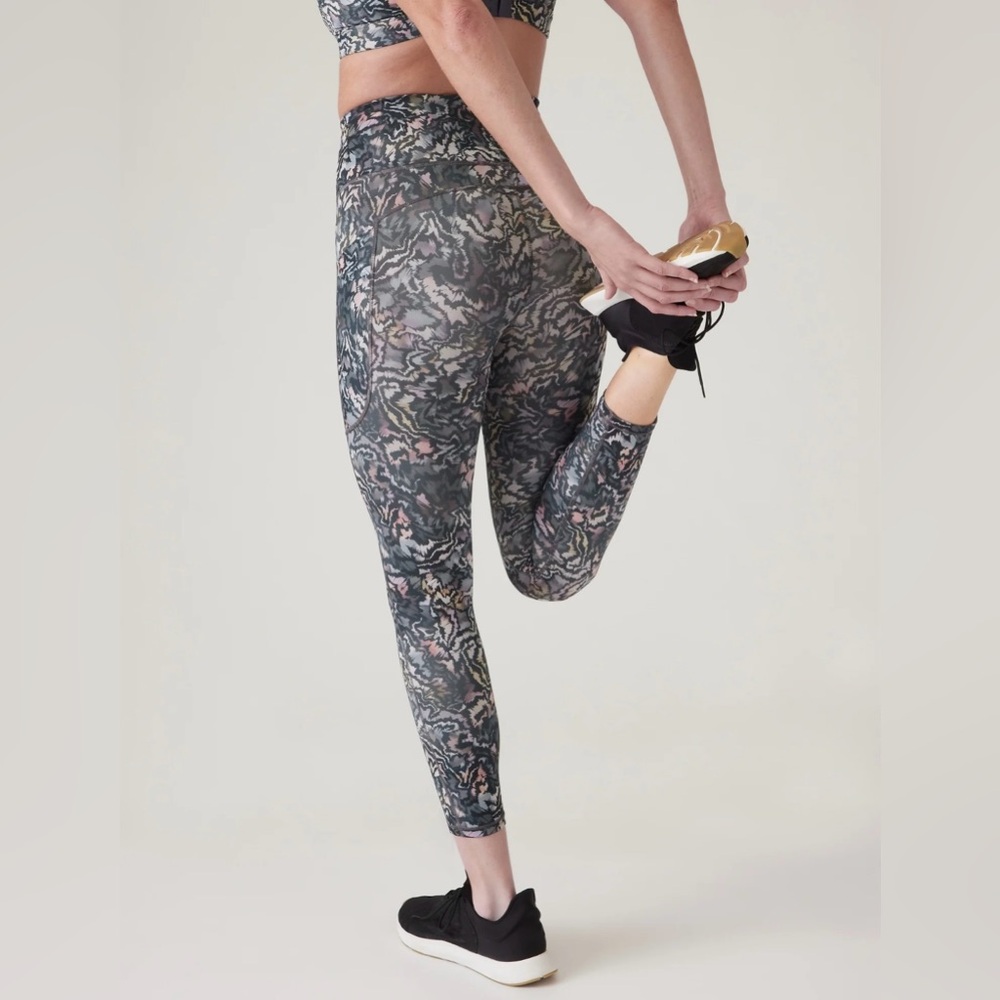 Athleta Ultimate Stash 7/8 Tight, Kinetic Abstract Multi, Medium Leggings - Picture 4 of 14
